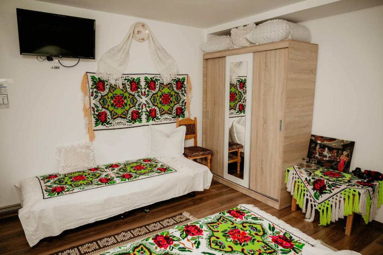 Appartamento Casa Pintea De Sub Coasta Breb Esterno foto